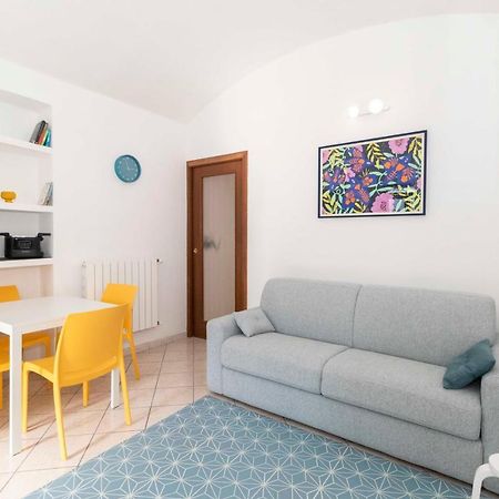 Colourful Flat San Donato Apartment Turin Bagian luar foto
