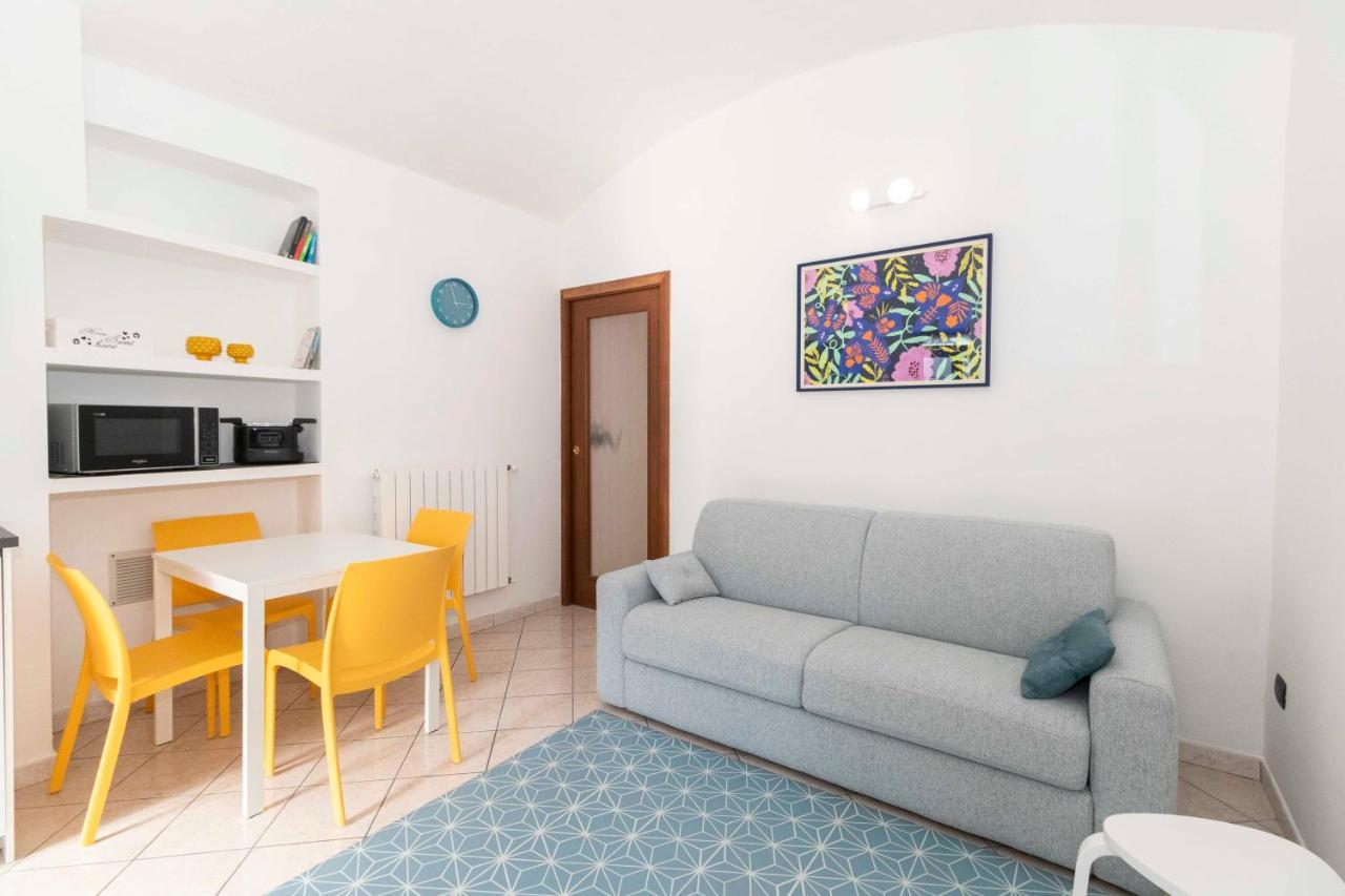 Colourful Flat San Donato Apartment Turin Bagian luar foto