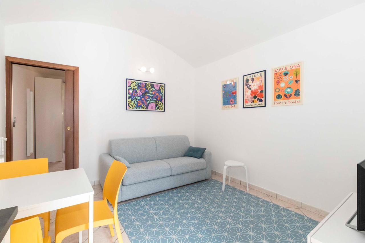 Colourful Flat San Donato Apartment Turin Bagian luar foto