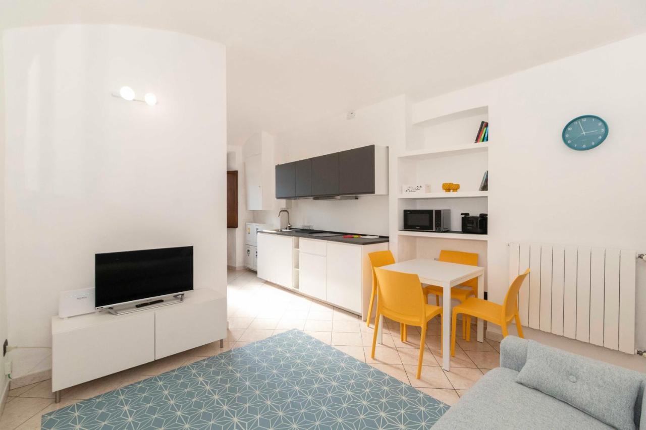 Colourful Flat San Donato Apartment Turin Bagian luar foto