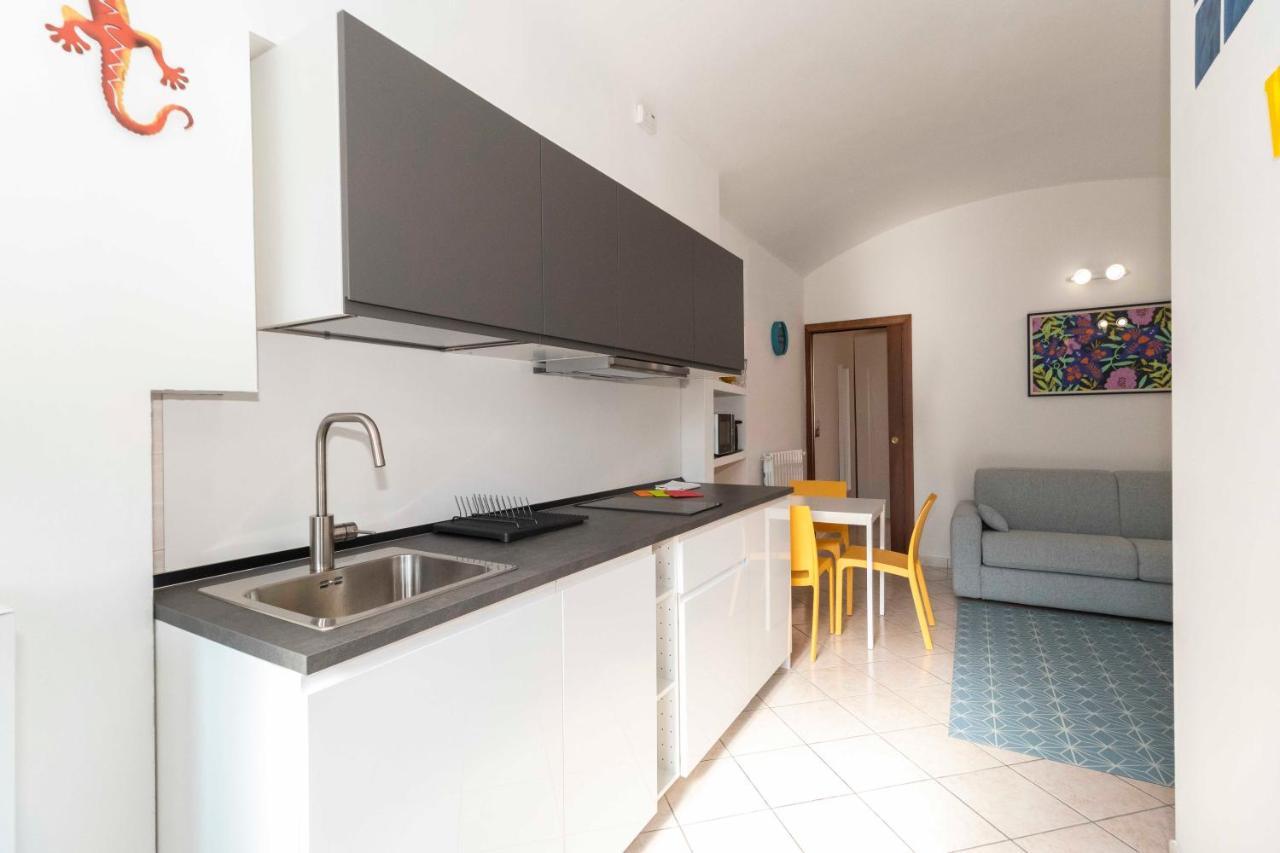 Colourful Flat San Donato Apartment Turin Bagian luar foto