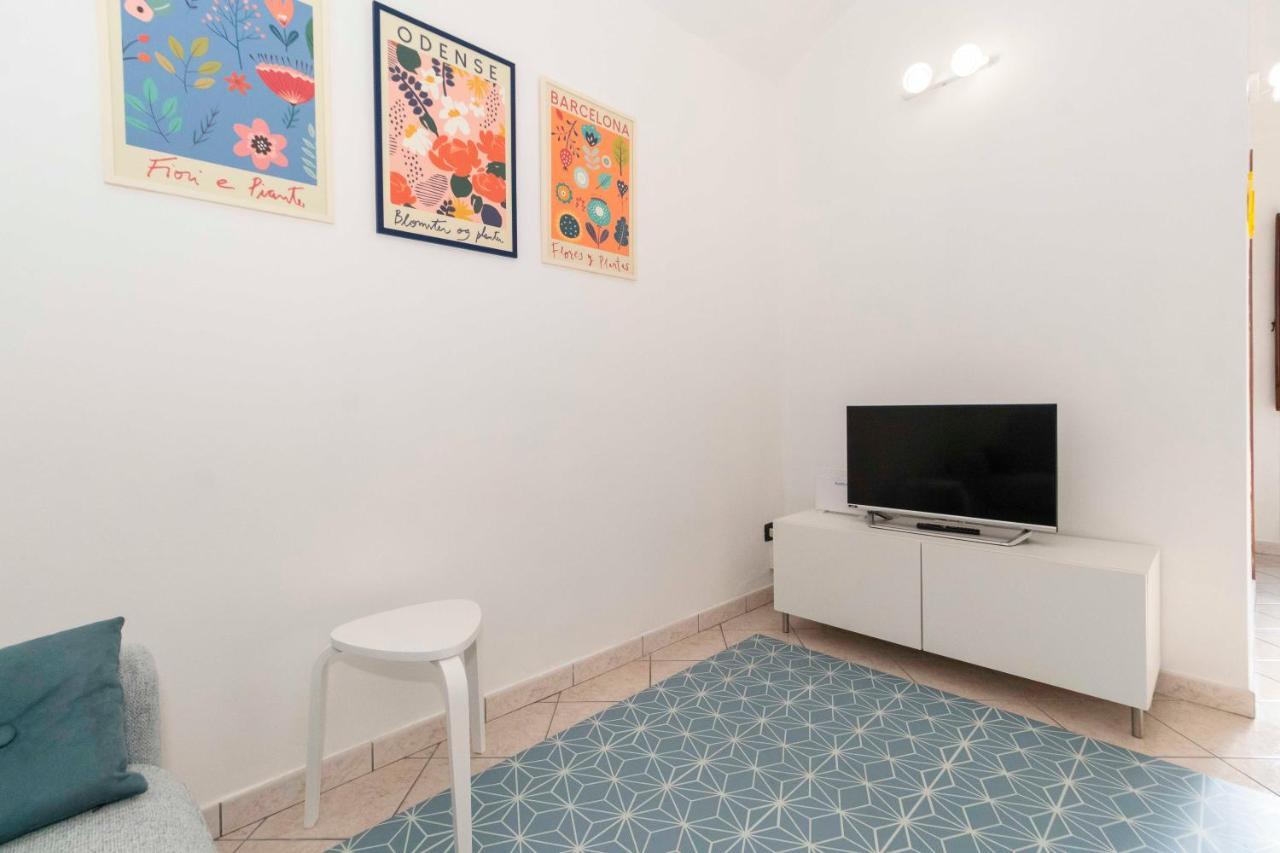 Colourful Flat San Donato Apartment Turin Bagian luar foto
