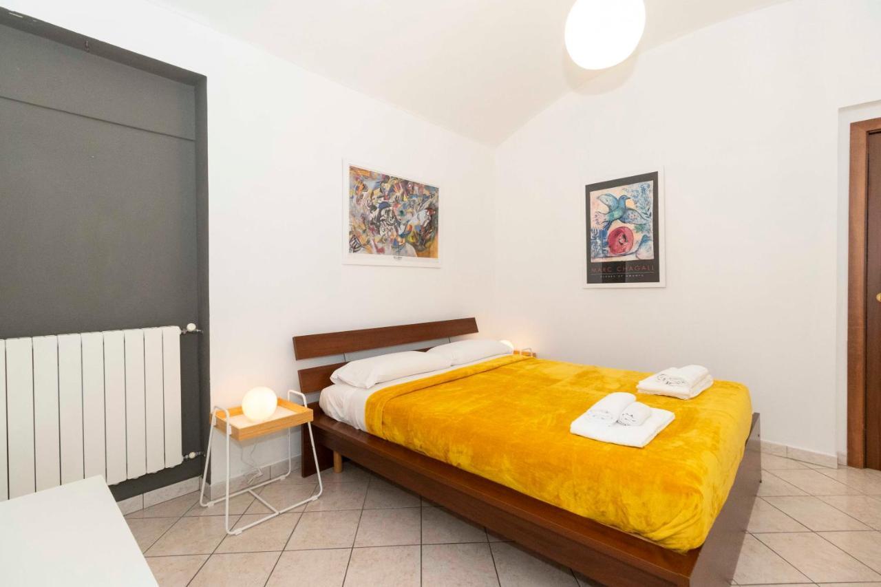 Colourful Flat San Donato Apartment Turin Bagian luar foto