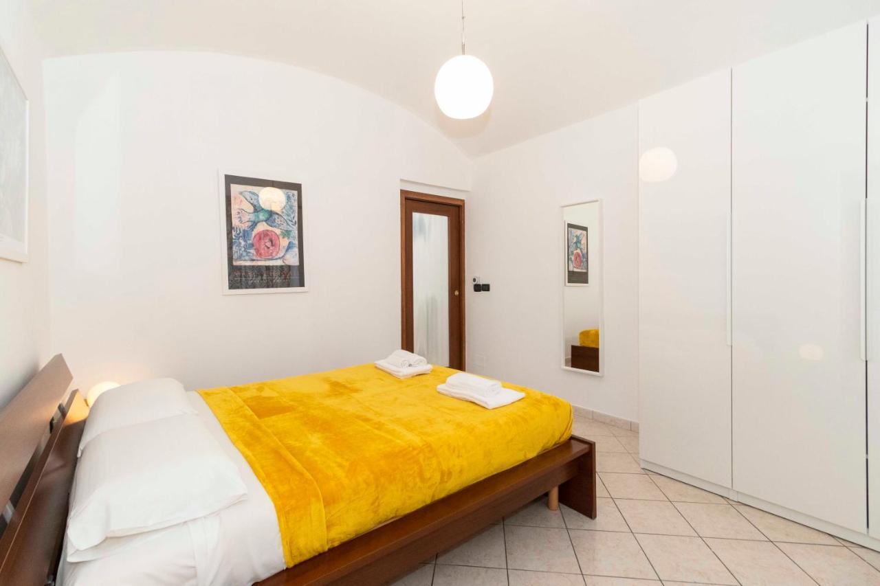Colourful Flat San Donato Apartment Turin Bagian luar foto