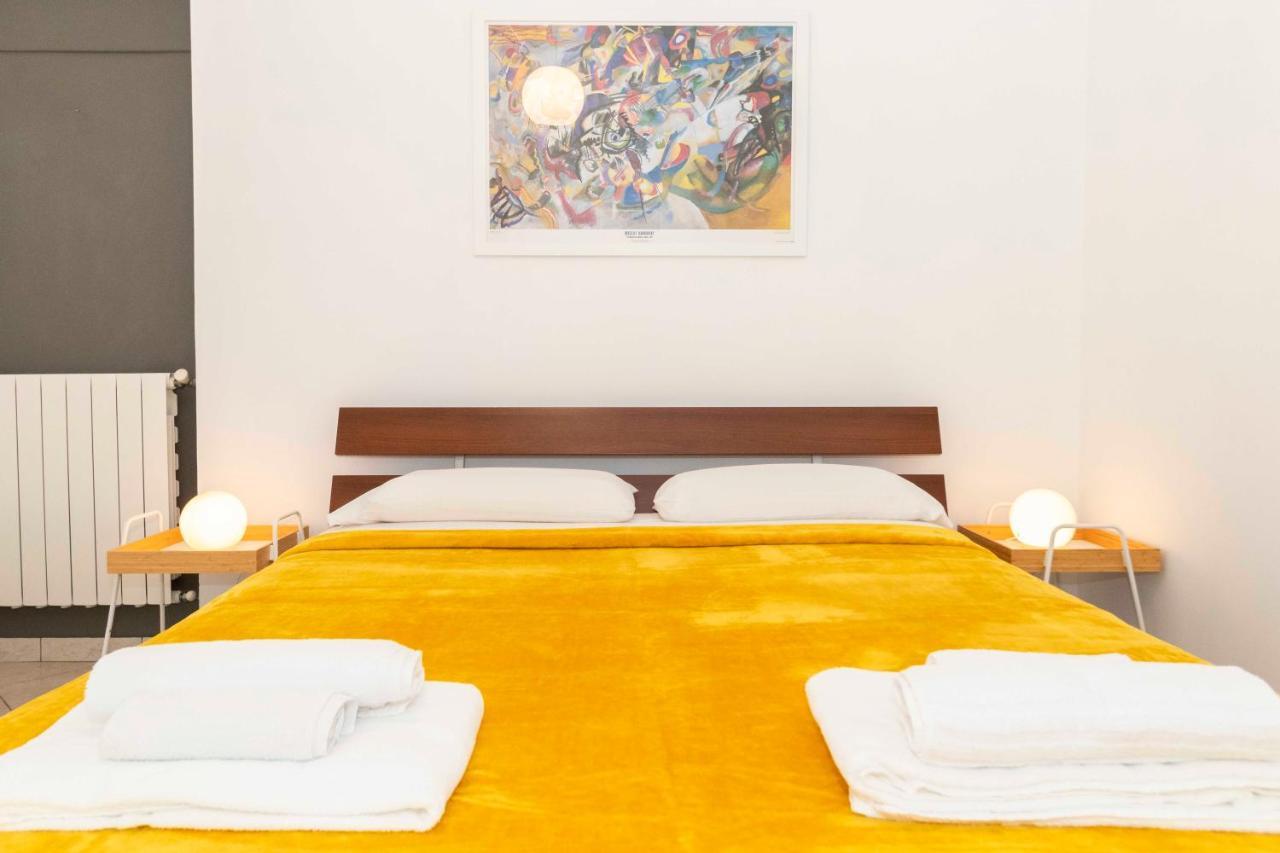 Colourful Flat San Donato Apartment Turin Bagian luar foto