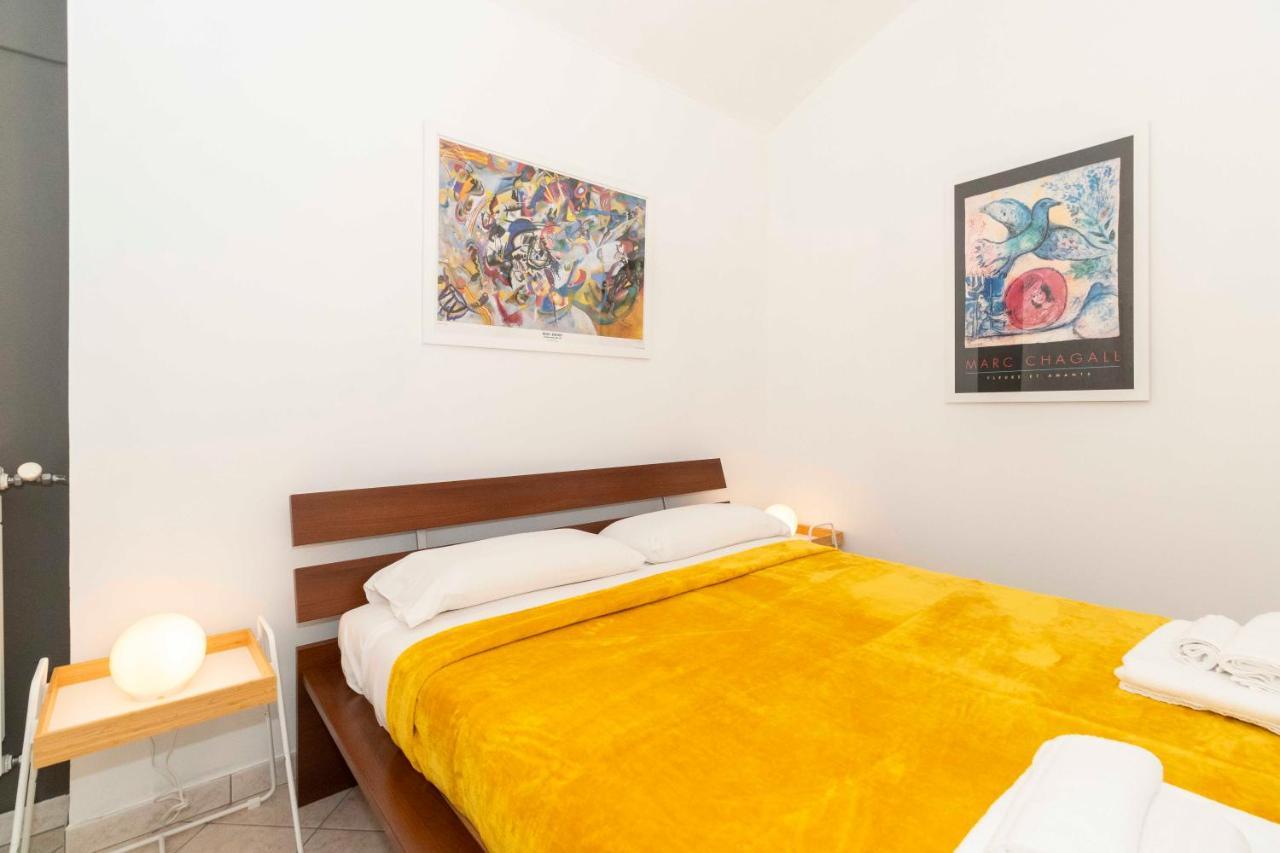 Colourful Flat San Donato Apartment Turin Bagian luar foto