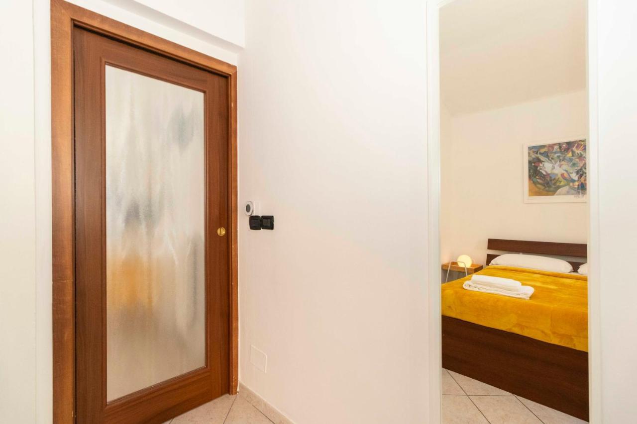 Colourful Flat San Donato Apartment Turin Bagian luar foto