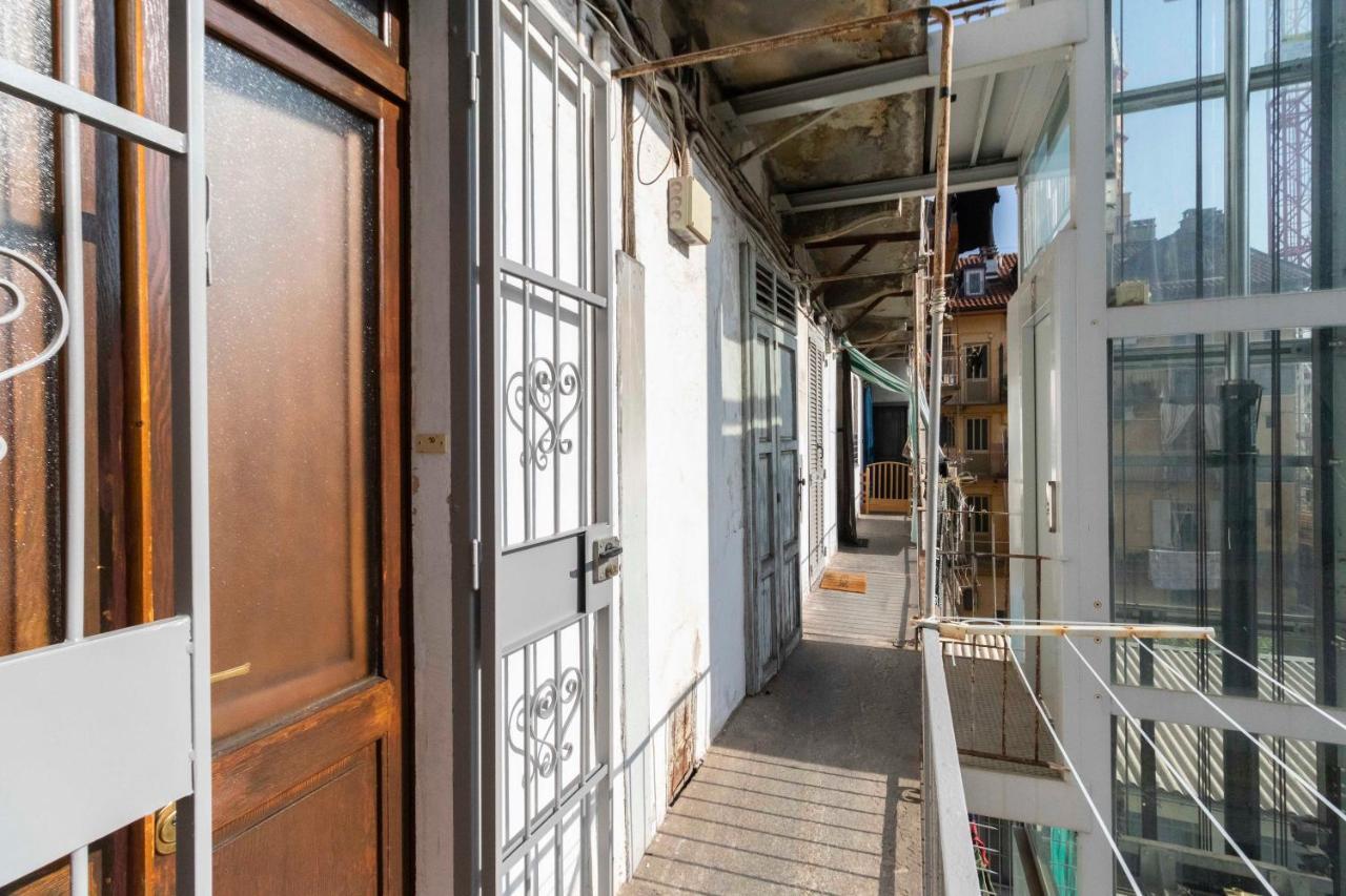 Colourful Flat San Donato Apartment Turin Bagian luar foto