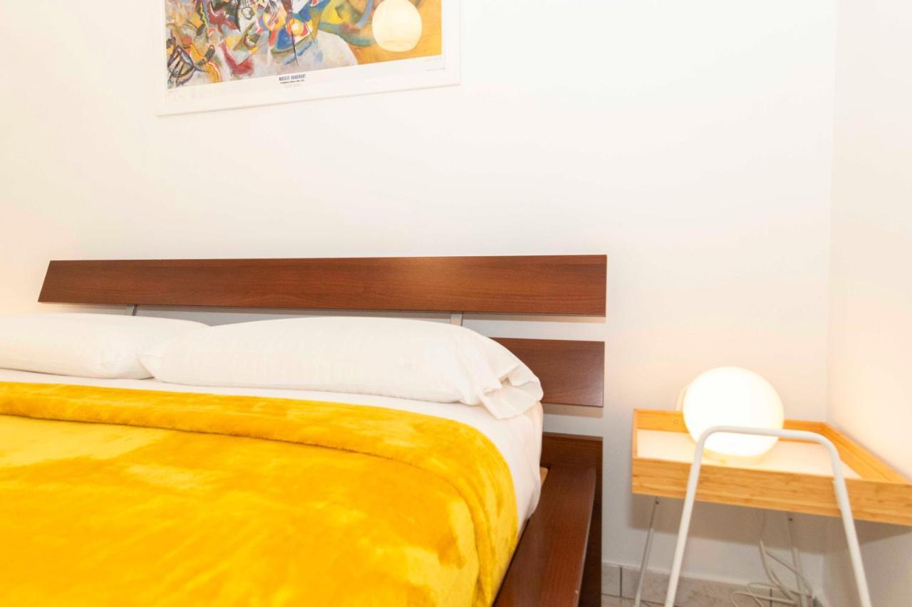 Colourful Flat San Donato Apartment Turin Bagian luar foto