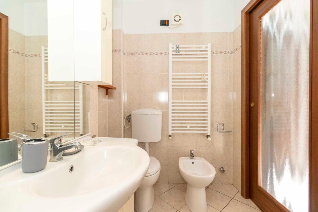 Colourful Flat San Donato Apartment Turin Bagian luar foto